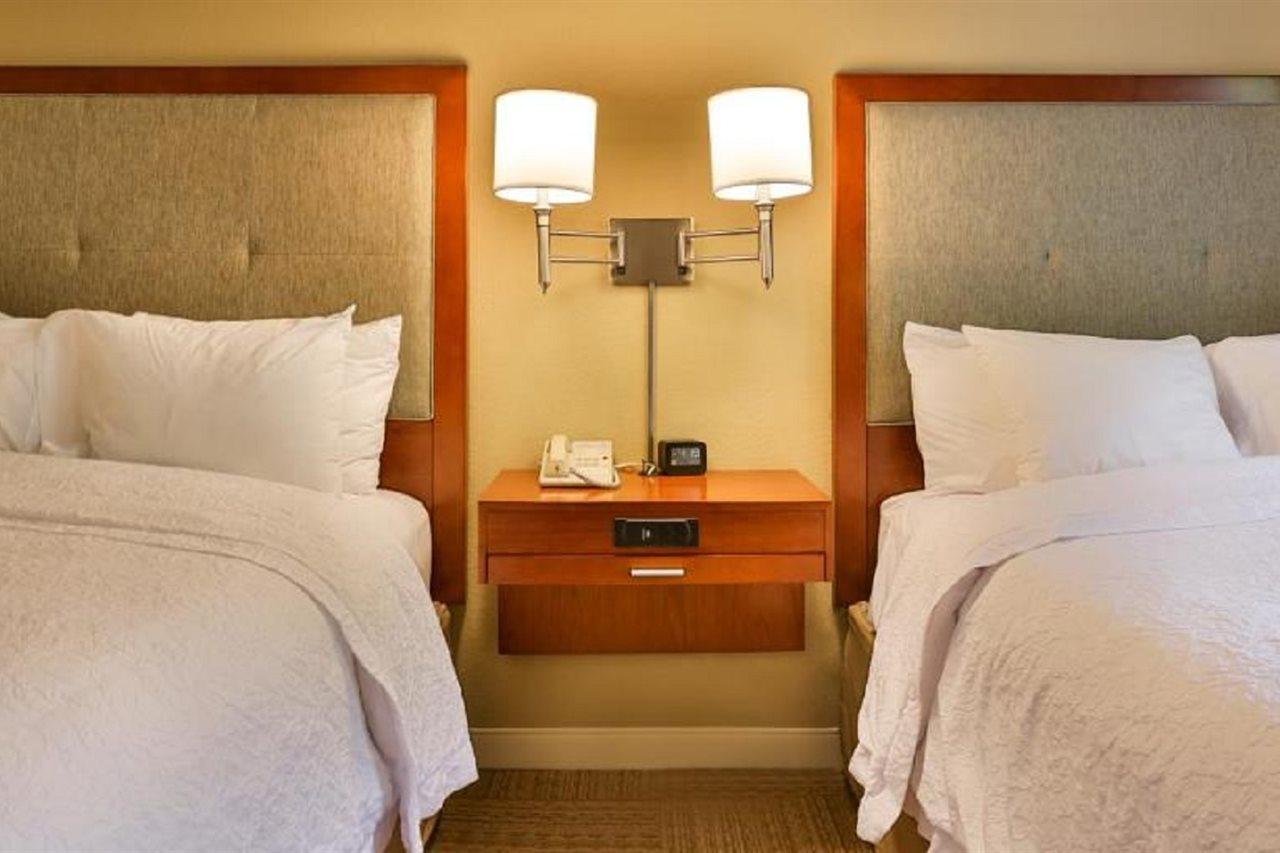 Hampton Inn & Suites Charleston Airport North Charleston Bagian luar foto